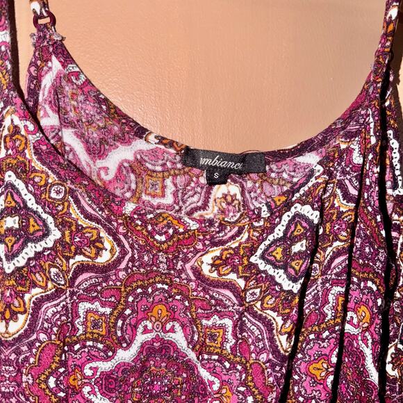 Ambiance Women's Red Graphic Sleeveless Blouse Top - Size Small - Picture 2 of 8